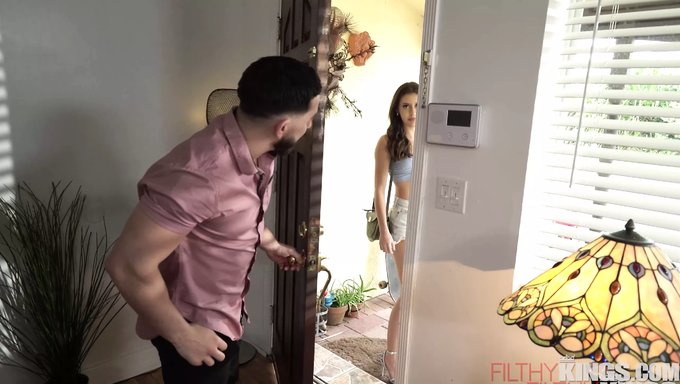 Eine Schönheit Mit Großem Schwanz: Catalina Ossas Vollbusiger Arsch Bekommt Einen Blowjob