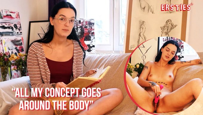 Pinko Gibt Sich Mit Einem Vibrator Dem Selbstvergnügen Hin Und Rezitiert Dabei Ihre Eigene Poesie
