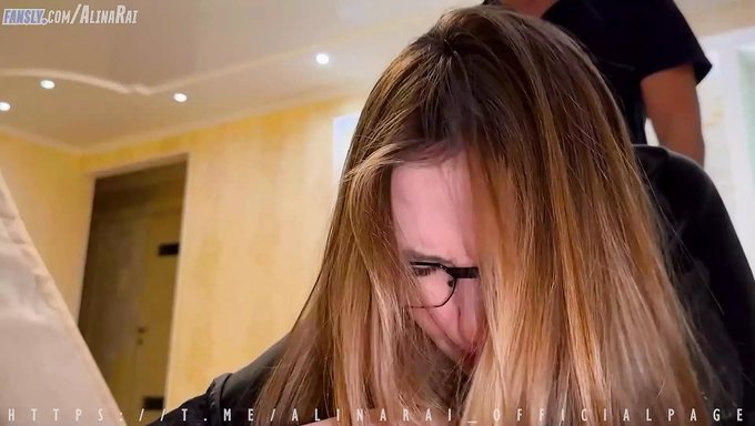 Stiefsöhne Nutzen Stiefmütter In Hausgemachtem Video Aus