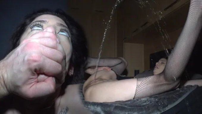 Spanische Submissive Bekommt Nach Hartem Bdsm Ihre Muschi Ins Gesicht Gespritzt.
