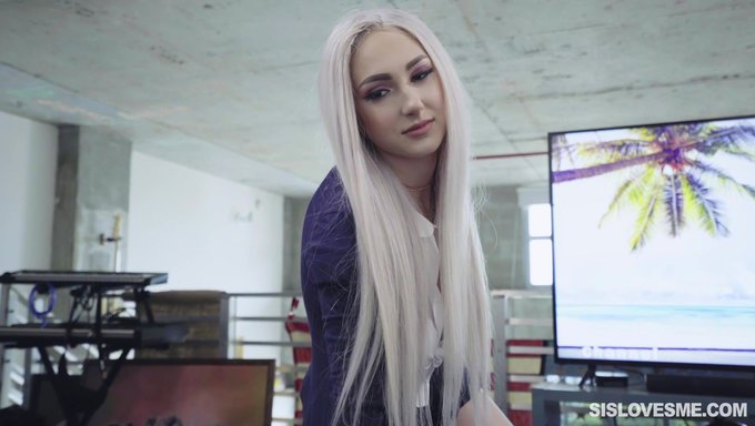 Blondes Babe Wird Von Einem Großen Schwanz Gefickt Und Ejakuliert