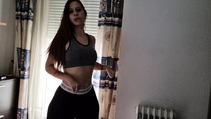 Der Dicke Arsch Und Die Dicken Titten Der 18-Jährigen Latina