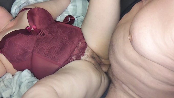 Eine Reife Frau In Dessous Wird Hart Und Grob Gefickt