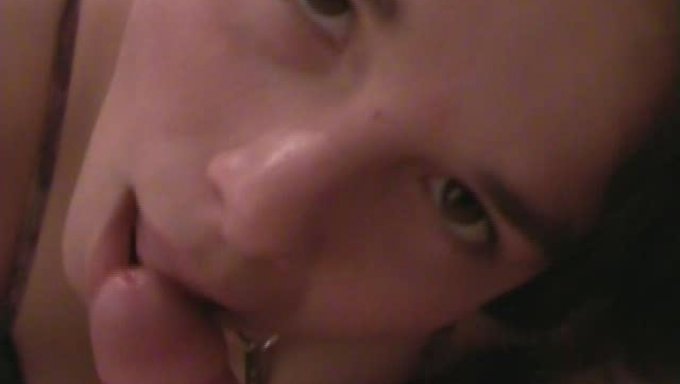 Teen (18+) Gibt Einen Atemberaubenden Blowjob Mit Einem Hausgemachten Cumshot