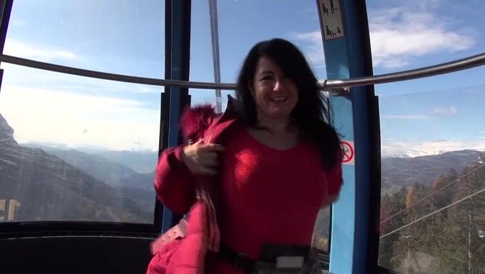 Deutsche Milf Bekommt Geilen Arschfick Auf Seilbahn