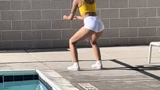 Gesichtsbesamung: Blowjob Und Cumshot Auf Pooldeck