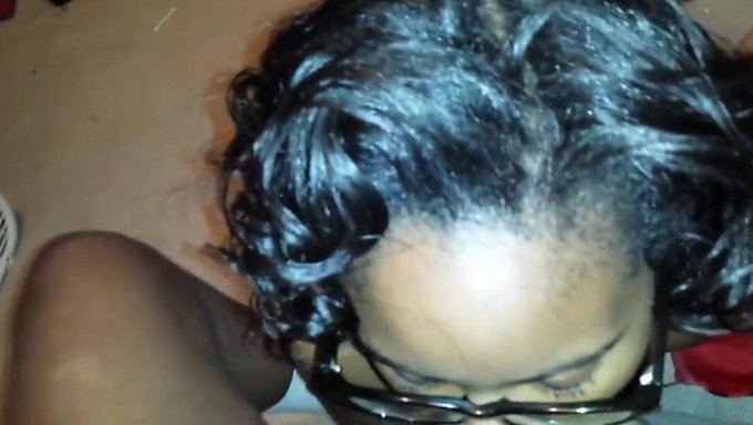 Black Girl Gibt Ihrem Mann Einen Umwerfenden Blowjob