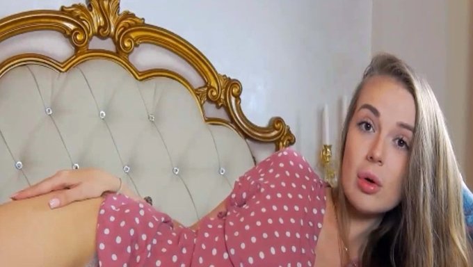 Schau Dir Die Erstaunliche Solo-Masturbation Einer Atemberaubenden Schönheit An