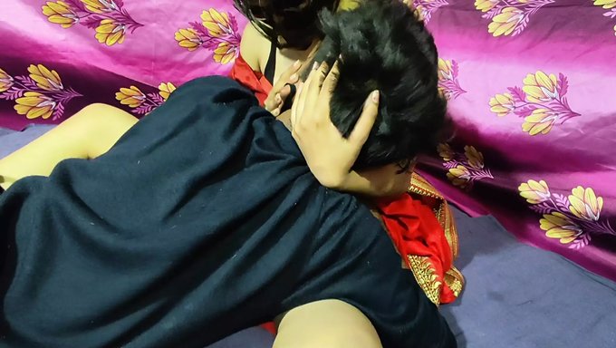 Indische Bhabhi Nimmt Dewars Schwanz Auf