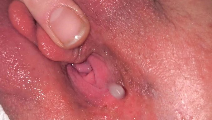 Schlampige Milf Lässt Sich Von Einem Geilen Hengst Die Muschi Lecken