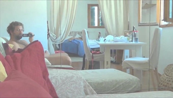 Italienische Schönheit Wird Versohlt Und Schluckt Sperma
