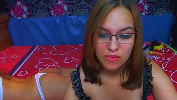 Amateur-Lesben-Mädchen Auf Mädchen-Action Mit Fisting Vor Der Webcam