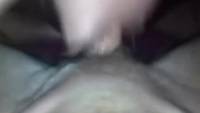 Geiler Hausgemachter Deepthroat Mit Einer Amateurin, Die Es Richtig Macht
