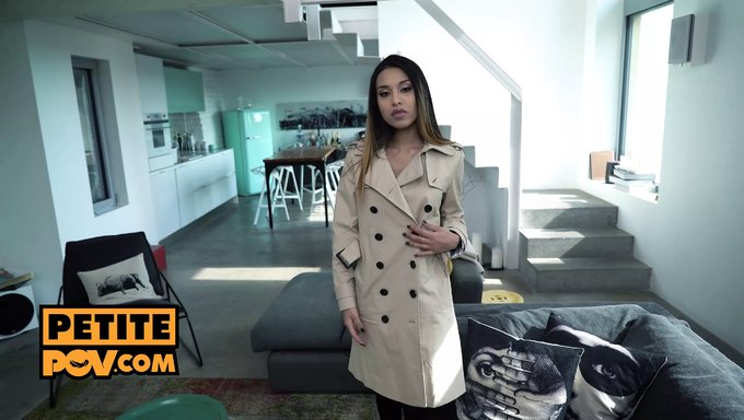18+ Teenager Roxy Lips Bekommt In Diesem Hardcore-Pov-Video Ihre Füllung Von Schwänzen
