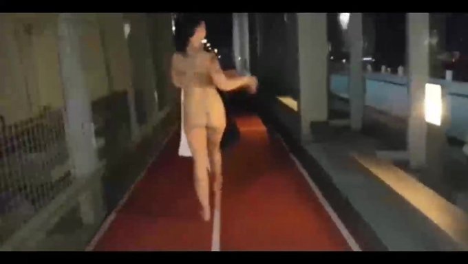 Teenager (18+) Hat Glück Mit Einem Schwanz In Diesem Geilen Pornovideo