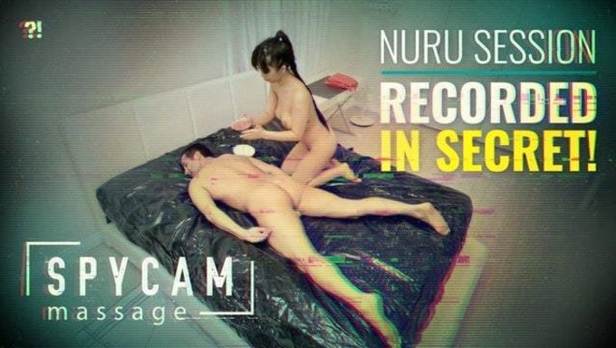 Asiatische Schönheit Wird In Verstecktem Kameravideo Schmutzig