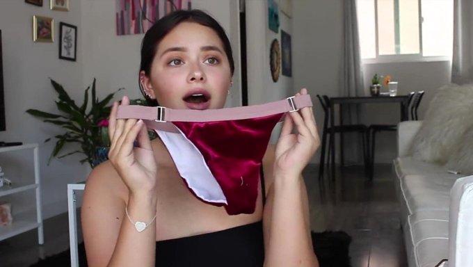 Lass Uns In Der Sonne Mit Einem Bikini Spielen
